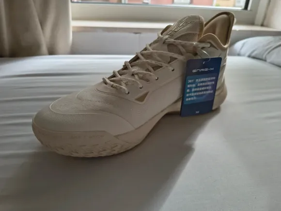 361 Degrees Light Up Joker PE basketbalschoenen beige