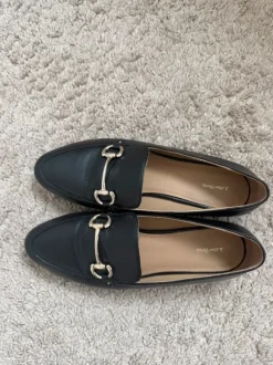 & Other Stories Loafer mit Goldenem Detail