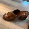 Absatzsandalen