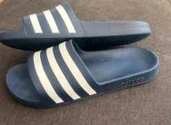 Adidas Adilette blau Größe 45