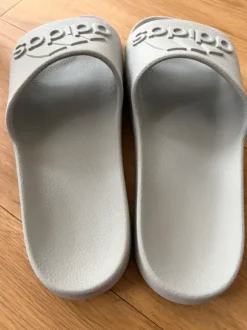 Adidas Adiletten Gr.44 grau