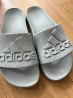 Adidas Adiletten Gr.44 grau
