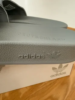 adidas Adiletten, Sonderedition Deutschland in Gr. 9