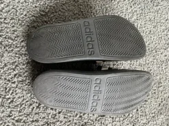 Adidas badslippers zwart met witte strepen