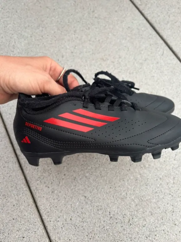 Adidas Fußballschuhe 32 neuwertig