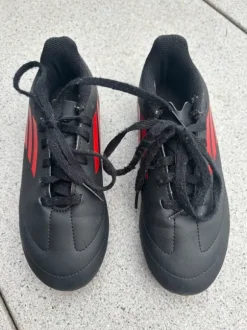 Adidas Fußballschuhe 32 neuwertig