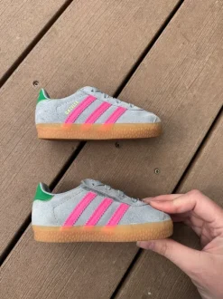 Adidas gazelle maat 23 grijs roze groen
