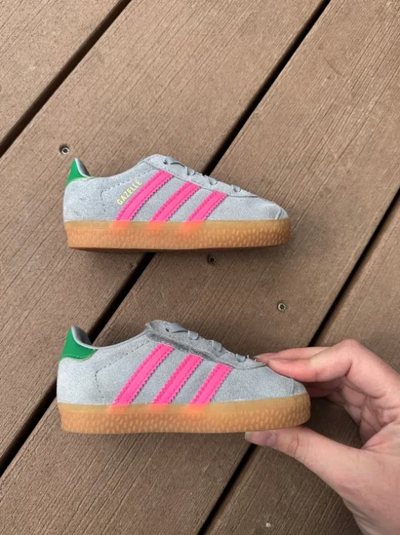 Adidas gazelle maat 23 grijs roze groen