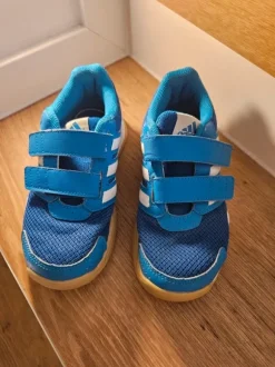 Adidas Hallenschuhe Turnschuhe Größe 30