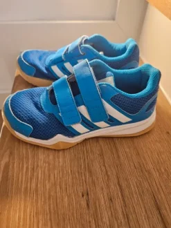 Adidas Hallenschuhe Turnschuhe Größe 30
