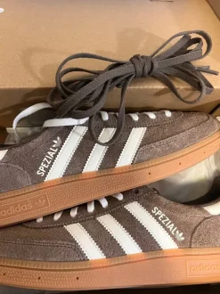 adidas Handball Earth Strata Damen's Größen 40 2/3