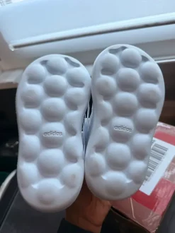 Adidas Schuhe NEU