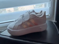 Adidas Schuhe NEU