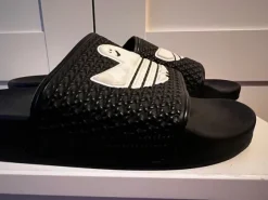 Adidas Shmoofoil Slide Badeschlappen Gr.42 (US9)