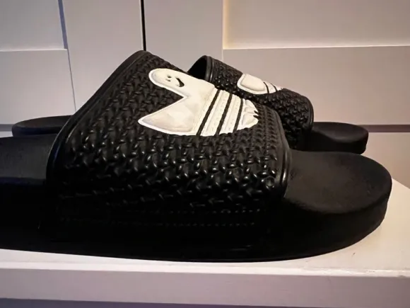 Adidas Shmoofoil Slide Badeschlappen Gr.42 (US9)