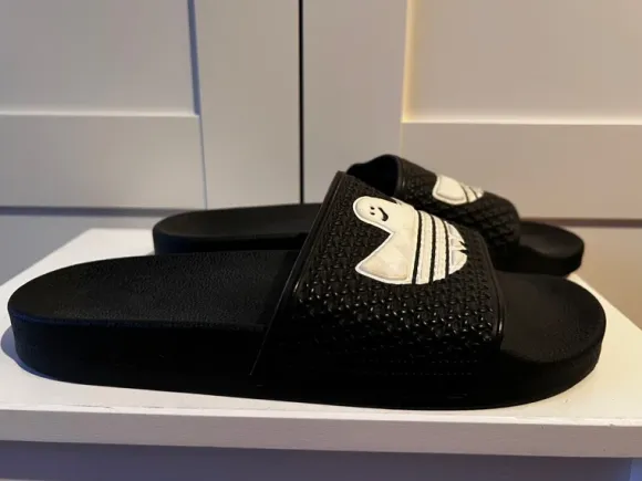 Adidas Shmoofoil Slide Badeschlappen Gr.42 (US9)