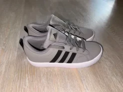 Adidas Sneaker für Jungs Gr.34 Neu!
