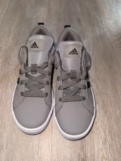 Adidas Sneaker für Jungs Gr.34 Neu!