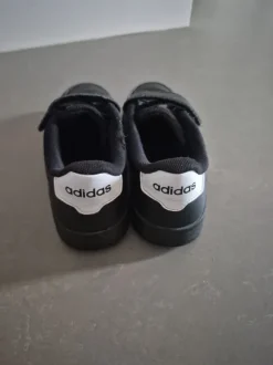 Adidas Sneaker Klett 33 schwarz Turnschuh Schuh