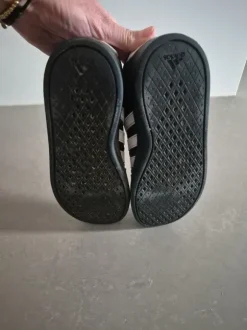Adidas Sneaker Klett 33 schwarz Turnschuh Schuh