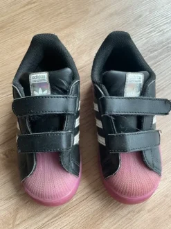 Adidas Sneaker mit Licht