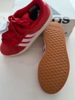 Adidas Sneaker Rot/Weiß – Retro Skater Style – Wie Neu