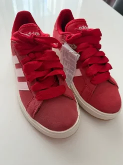 Adidas Sneaker Rot/Weiß – Retro Skater Style – Wie Neu