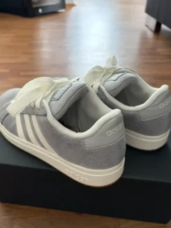 Adidas Sneaker Turnschuhe grau/weiss Gr: 33 1/2