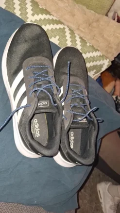 Adidas sport schoenen.