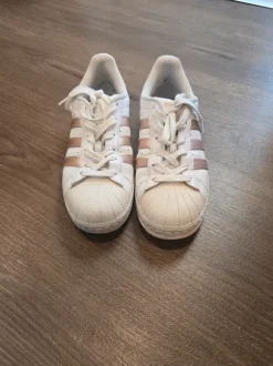 Adidas Superstars - 39 1/3