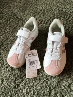 Adidas Turnschuhe Gr. 32