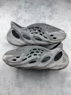 Adidas Yeezy Foam RNNR Grijs Maat 43