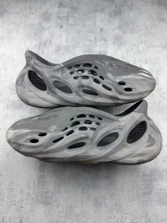 Adidas Yeezy Foam RNNR Grijs Maat 43