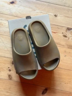 Adidas Yeezy Slide 42