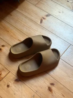 Adidas Yeezy Slide 42