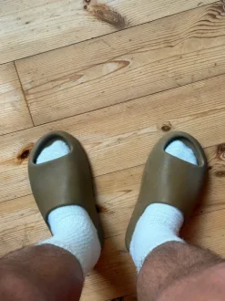 Adidas Yeezy Slide 42