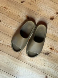 Adidas Yeezy Slide 42