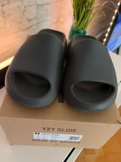Adidas Yeezy Slides
