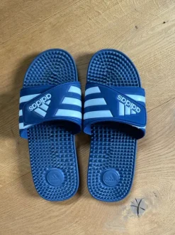 Adiletten mit Noppen/ Adissage/ Größe 46