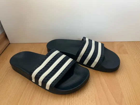 Adiletten Sauna blau weiß