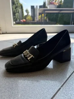 Aigner loafer pumps schwarz leder mit goldener kette gr 37