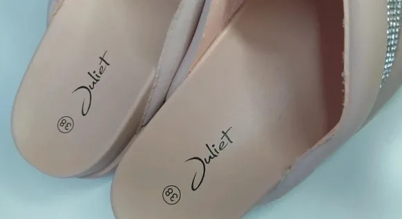 Altrosa Slipper mit Strasssteinen, Größe 38 Der Marke Juliet
