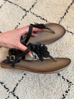 Anesia Paris Sandalen schicke Zehentrenner Blume schwarz beige Gr.39