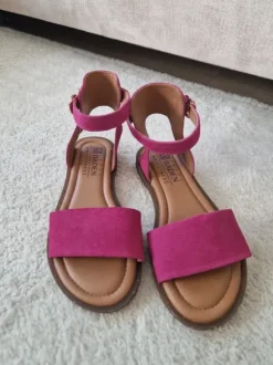 Antistress-Sandalen der Marke Baden.