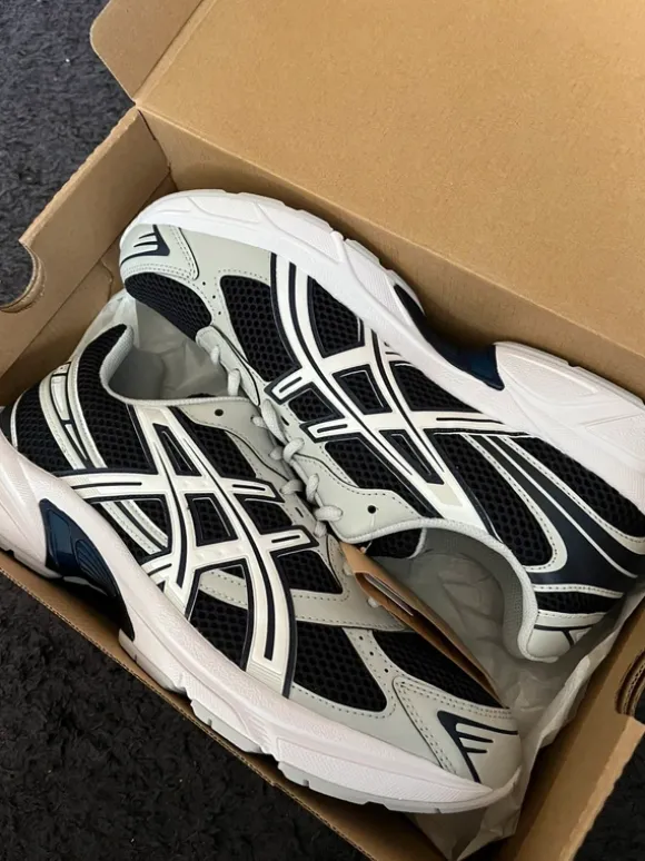 Asics 1130 Classic Black White