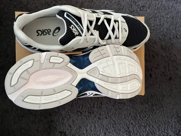 Asics 1130 Classic Black White