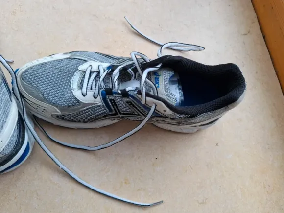 Asics blau