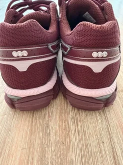 Asics burgundy maat 40