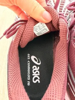 Asics burgundy maat 40