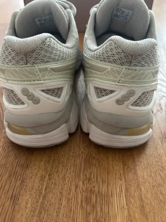 ASICS Gel Kayano 20 fossil/cream